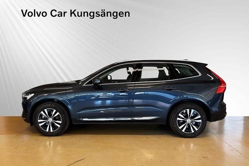 Begagnad Volvo XC60 Core 355 HK (261 kW) 2025 Blå SUV