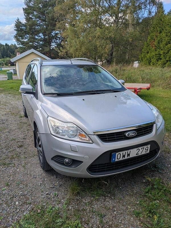 Grå Begagnad 2011 Ford Focus Platinum Kombi | 20 000 kr (Bra pris) - Bild 1/4