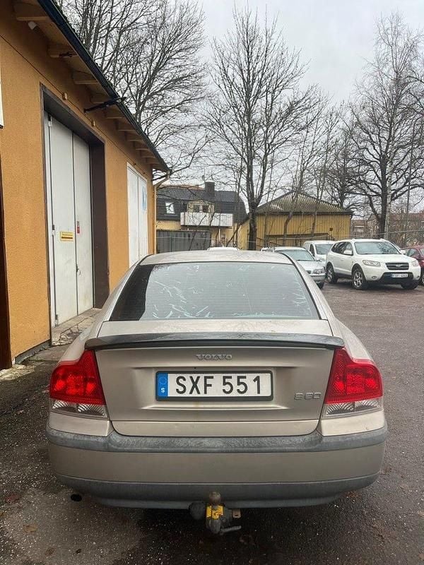 Begagnad Volvo S60 140 HK (102 kW) 2001 Ljusbrun Sedan