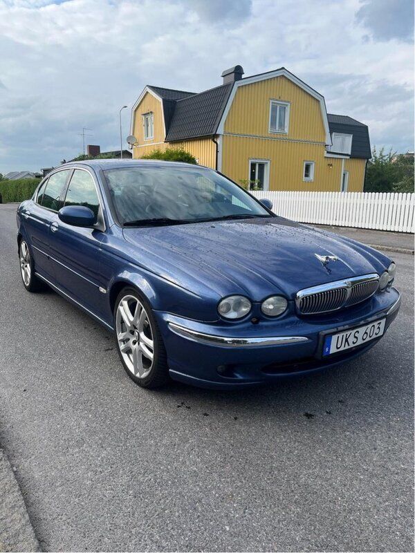 Blå Begagnad 2004 Jaguar X-type Sedan | 36 500 kr - Bild 1/4