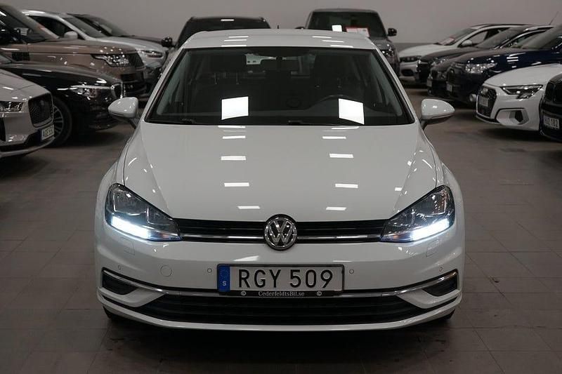Begagnad VW Golf VII 110 HK (80 kW) 2018 Vit Halvkombi