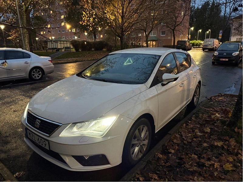 Vit Begagnad 2017 Seat Leon Style Halvkombi | 79 000 kr (Superpris) - Bild 1/4