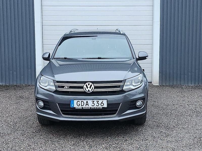 Grå Begagnad 2016 VW Tiguan Sportline SUV | 169 000 kr (Bra pris) - Bild 1/4