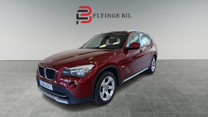 Röd Begagnad 2010 BMW X1 xLine SUV | 99 900 kr (Marknadspris) - Bild 1/4