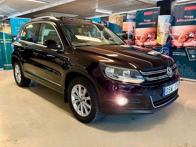 Lila Begagnad 2013 VW Tiguan SUV | 129 900 kr (Marknadspris) - Bild 1/4