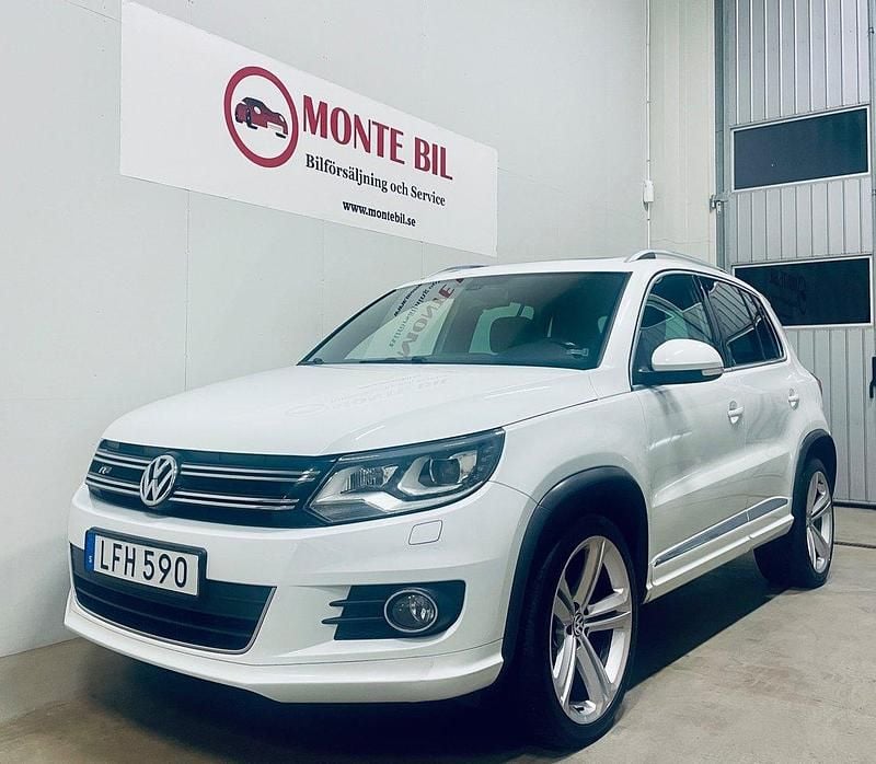 Vit Begagnad 2016 VW Tiguan Sportline SUV | 139 900 kr (Bra pris) - Bild 1/4