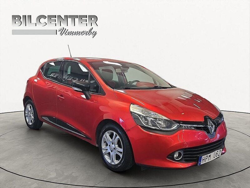 Röd Begagnad 2013 Renault Clio IV Halvkombi | 64 500 kr (Marknadspris) - Bild 1/4