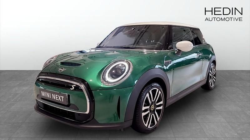 Grön (green) Begagnad 2022 Mini Cooper SE Halvkombi | 208 700 kr (Bra pris) - Bild 1/4