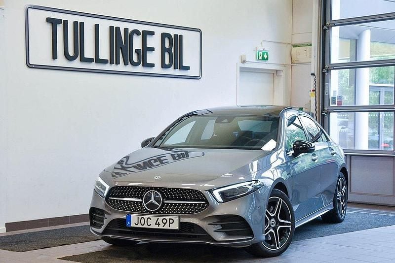 Mörkgrå Begagnad 2020 Mercedes A250 AMG Sedan | 299 800 kr (Marknadspris) - Bild 1/4