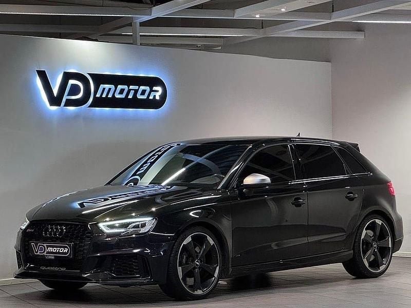 Svart Begagnad 2019 Audi RS3 Design Sedan | 439 700 kr (Bra pris) - Bild 1/4