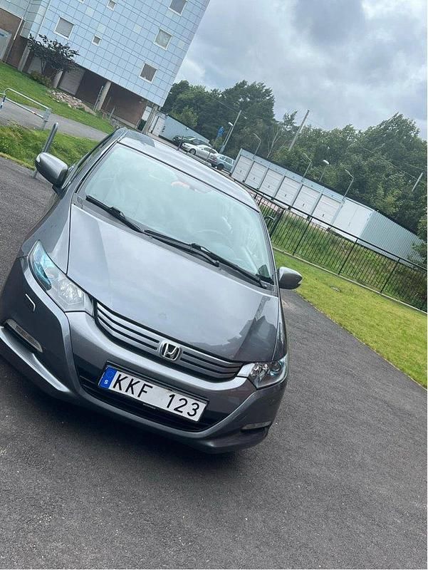 Grå Begagnad 2010 Honda Insight Halvkombi | 80 000 kr - Bild 1/4
