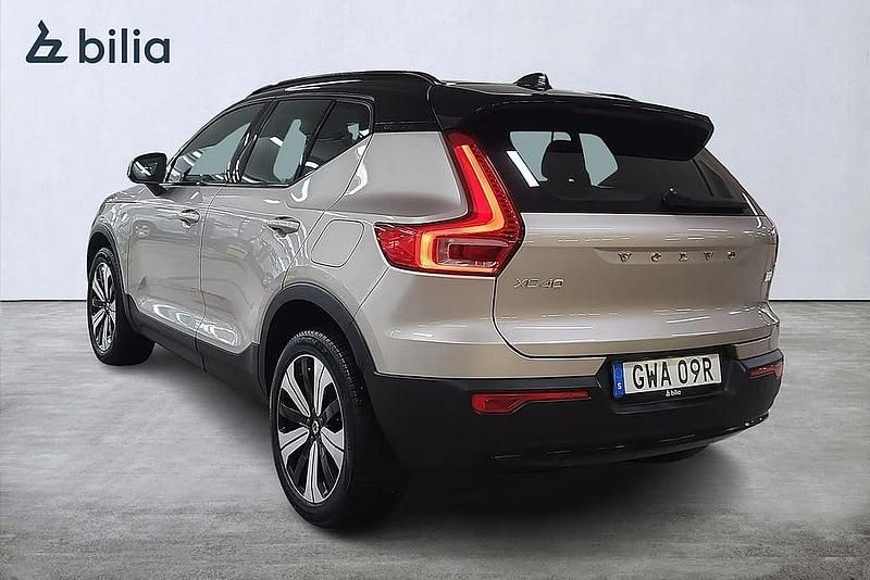 Begagnad Volvo XC40 Core 185 kW (252 HK) 2022 Ljusgrå SUV