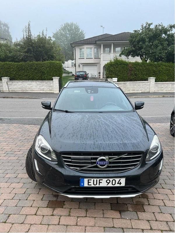 Grå Begagnad 2015 Volvo XC60 Summum SUV | 165 000 kr (Bra pris) - Bild 1/4