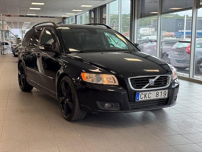 Svart Begagnad 2008 Volvo V50 Momentum Kombi | 29 900 kr (Lite dyr) - Bild 1/4