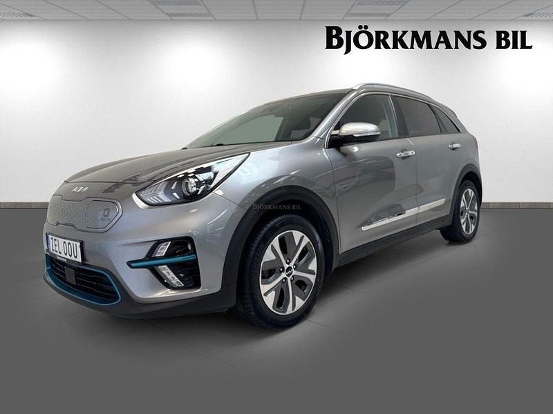 Grå (/klg/ steel grey) Begagnad 2022 Kia e-Niro Advance SUV | 249 900 kr (Bra pris) - Bild 1/4