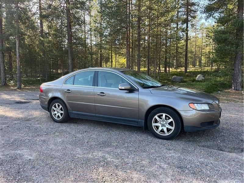 Grå Begagnad 2007 Volvo S80 Sedan | 60 000 kr (Marknadspris) - Bild 1/4