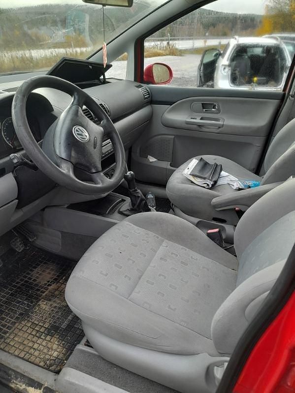 Röd Begagnad 2005 VW Sharan Minibuss | 5 500 kr - Bild 1/4