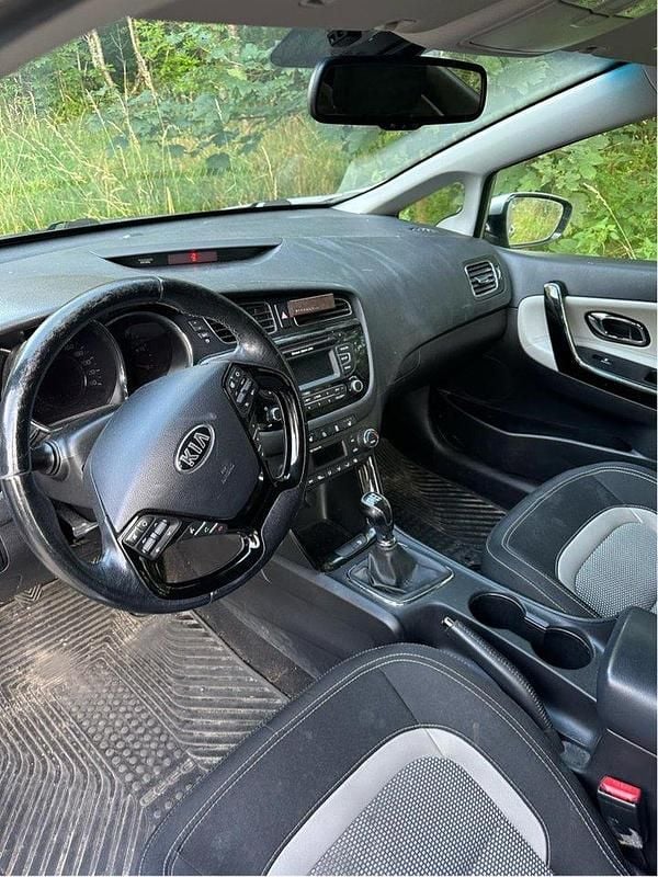 Grå Begagnad 2013 Kia Ceed Sportswagon Comfort Kombi | 70 000 kr (Marknadspris) - Bild 1/4