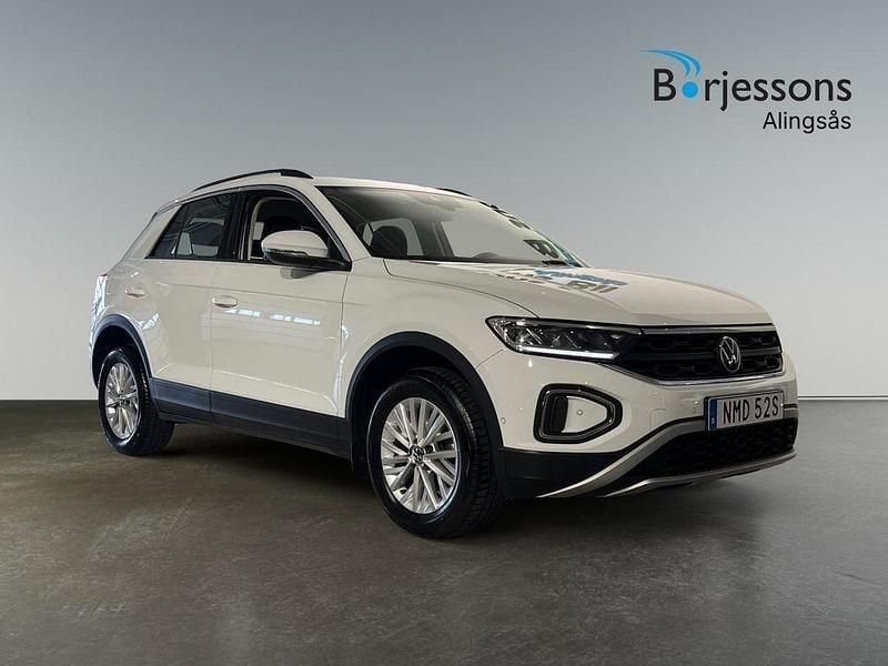 Vit Begagnad 2022 VW T-Roc Pro SUV | 249 900 kr (Marknadspris) - Bild 1/4
