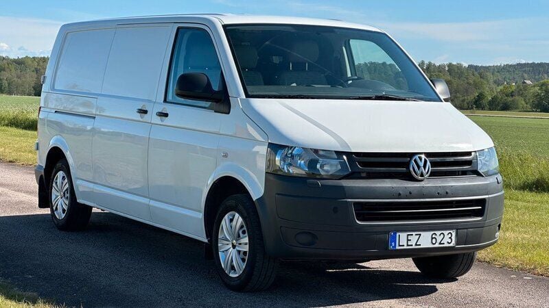 Vit Begagnad 2011 VW T5 Van | 99 900 kr (Marknadspris) - Bild 1/4