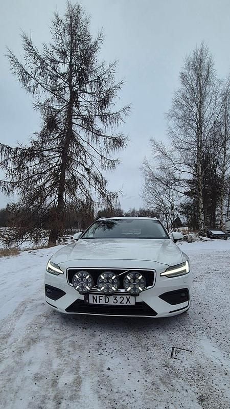 Begagnad 2020 Volvo V60 Kombi | 189 000 kr (Lite dyr) - Bild 1/4
