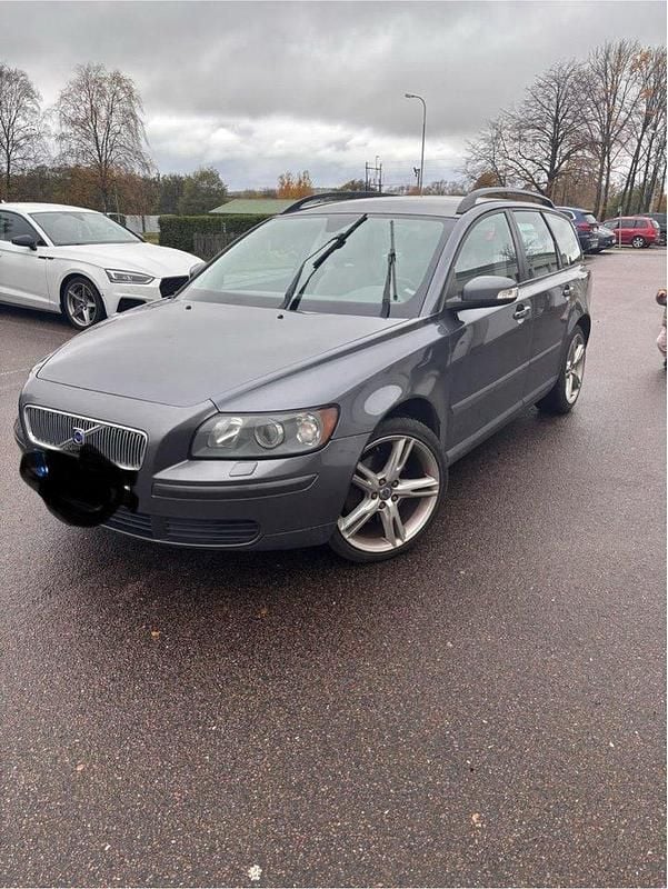 Grå Begagnad 2007 Volvo V50 Kinetic Kombi | 30 000 kr (Bra pris) - Bild 1/4