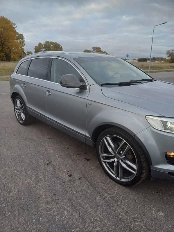 Begagnad Audi Q7 Design 350 HK (257 kW) 2006 Grå SUV