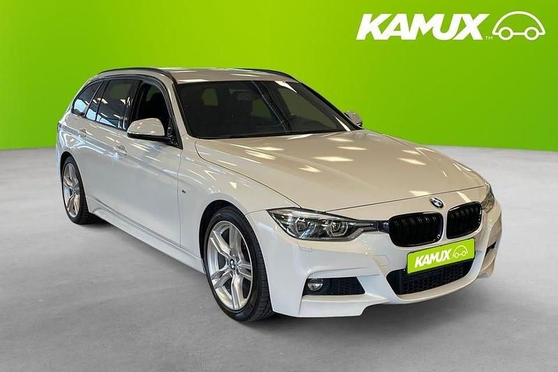 Vit Begagnad 2018 BMW 320 M Sport Kombi | 204 800 kr (Bra pris) - Bild 1/4