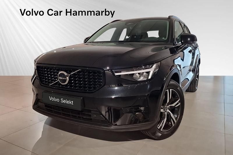 Svart Begagnad 2024 Volvo XC40 Plus SUV | 419 000 kr (Dyr) - Bild 1/3
