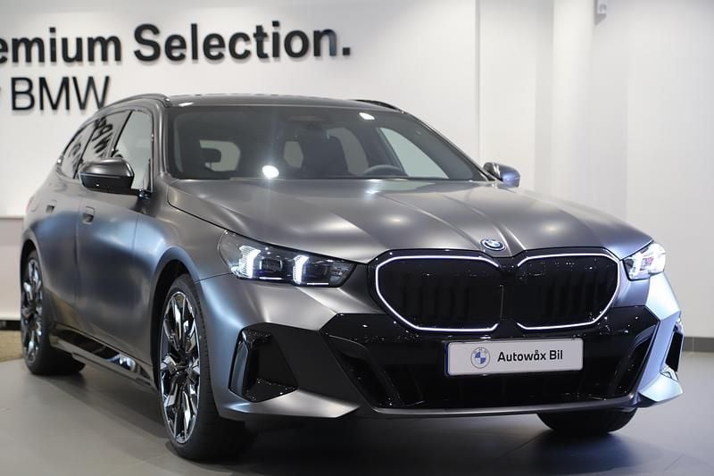 Begagnad BMW 550e Comfort Edition 2026 Grå Kombi