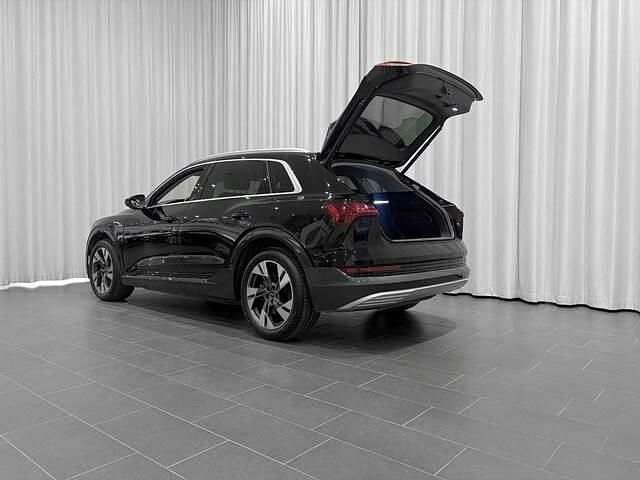 Begagnad Audi e-tron Proline 300 kW (408 HK) 2021 Brilliantsvart SUV