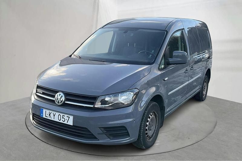 Ljusgrå Begagnad 2018 VW Caddy Maxi Minibuss | 149 000 kr (Superpris) - Bild 1/4