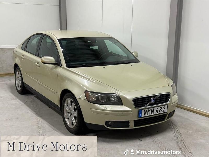 Ljusgrön Begagnad 2003 Volvo S40 Sedan | 37 900 kr (Marknadspris) - Bild 1/4