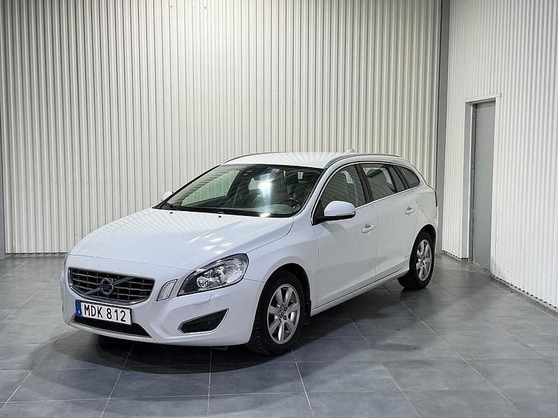 Vit Begagnad 2011 Volvo V60 Summum Kombi | 69 900 kr (Bra pris) - Bild 1/4