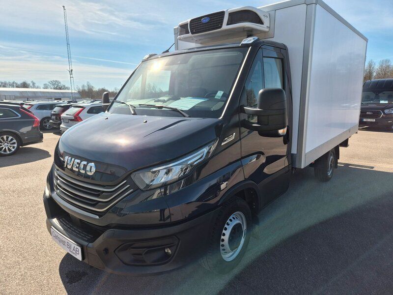 Blå Begagnad 2024 Iveco Daily Van | 560 000 kr - Bild 1/4