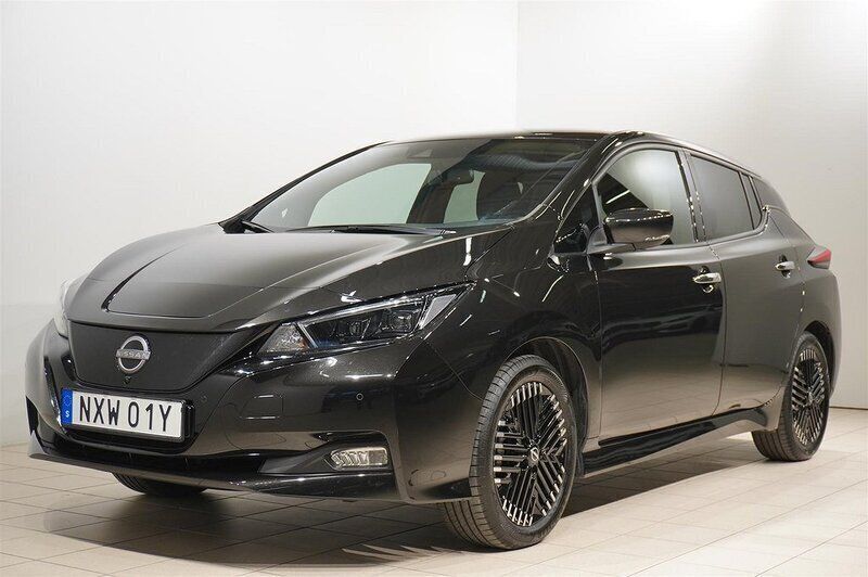 Svart Begagnad 2023 Nissan Leaf N-Connecta Halvkombi | 208 800 kr (Marknadspris) - Bild 1/4