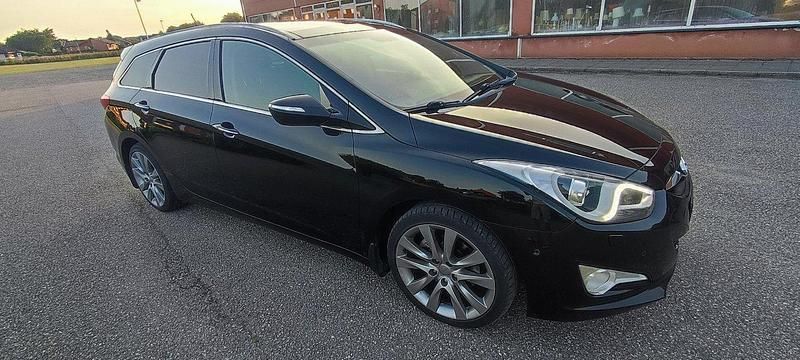 Svart Begagnad 2012 Hyundai i40 Kombi | 58 000 kr (Marknadspris) - Bild 1/4