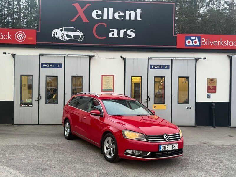 Röd Begagnad 2013 VW Passat Kombi | 69 700 kr (Marknadspris) - Bild 1/4