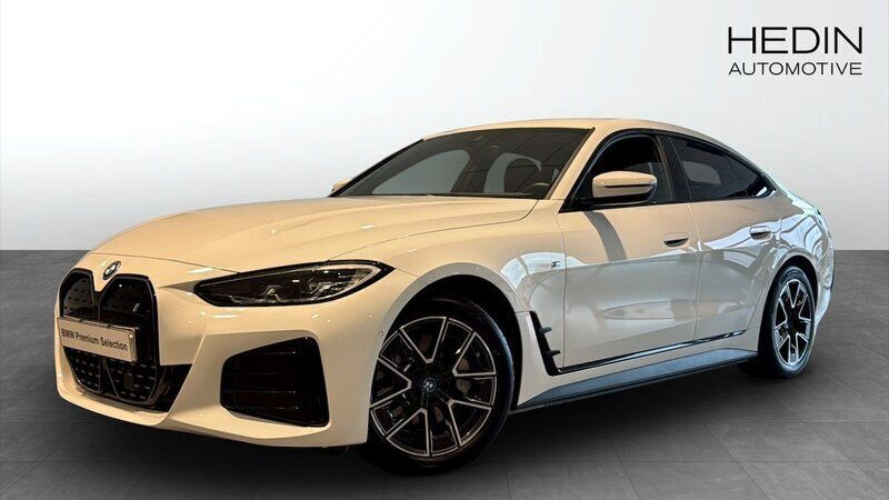 Vit (white) Begagnad 2024 BMW i4 M Sport Sedan | 568 700 kr - Bild 1/4