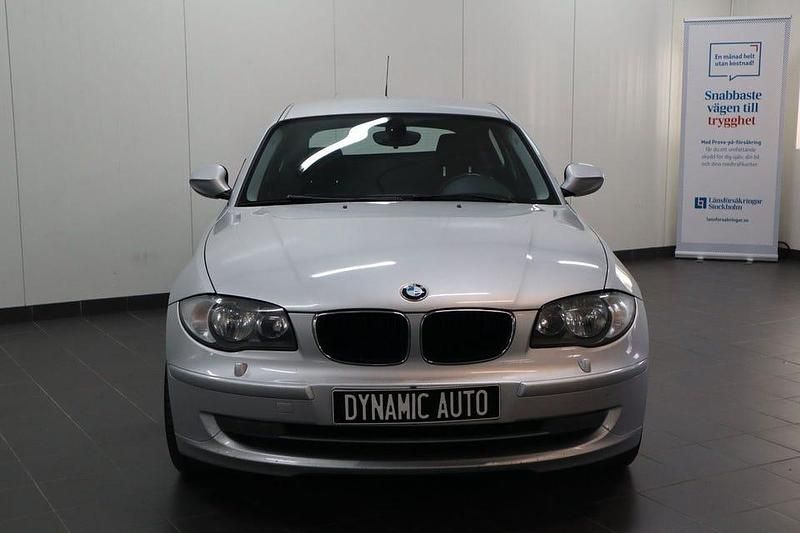 Begagnad BMW 120 Advantage 177 HK (130 kW) 2009 Ljusgrå Halvkombi