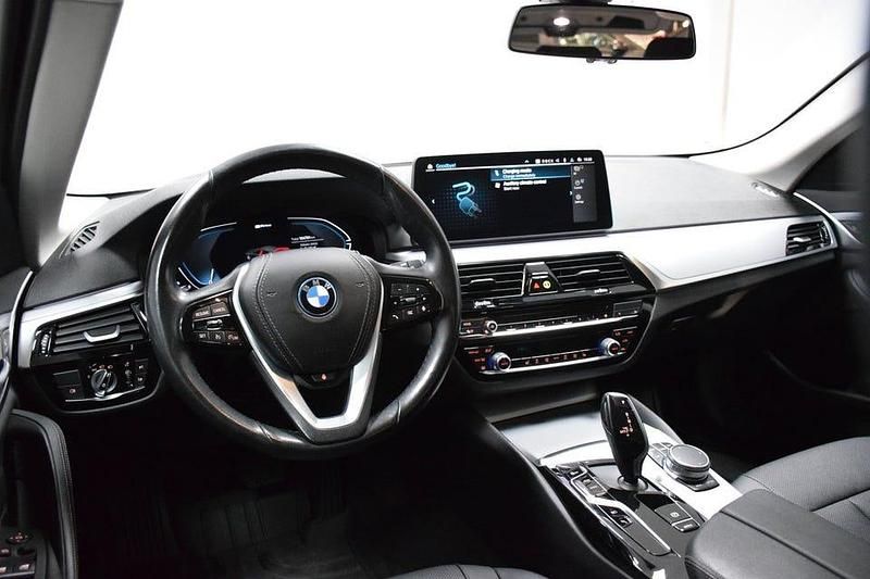 Begagnad BMW 530 Sport Line 292 HK (214 kW) 2022 Grå Kombi