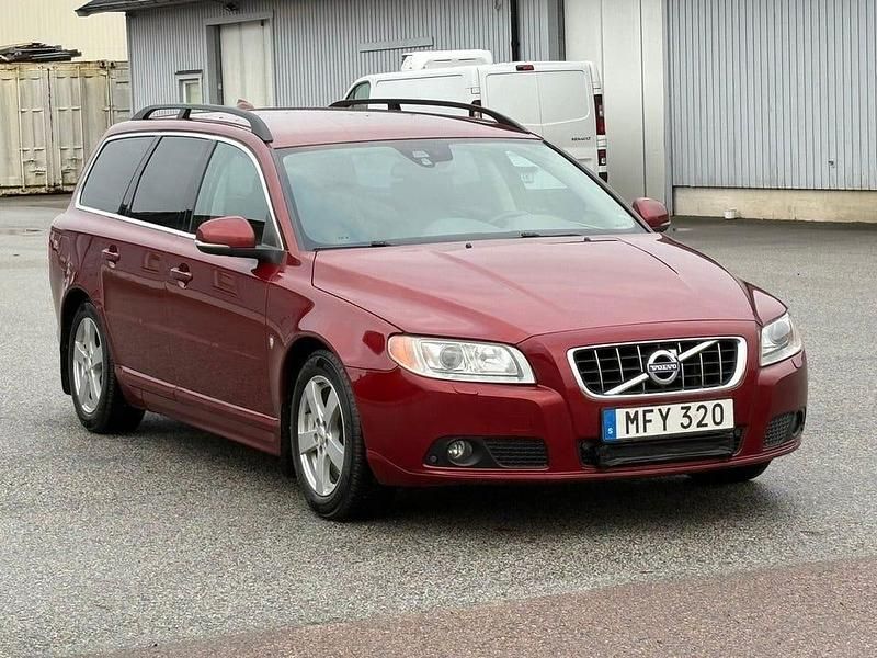 Begagnad Volvo V70 Momentum 116 HK (85 kW) 2012 Röd Kombi
