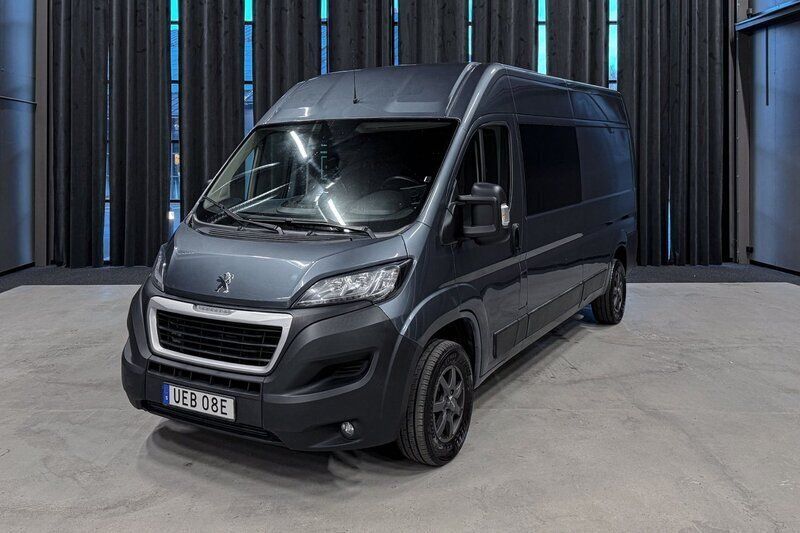 Mörkgrå (grå) Begagnad 2019 Peugeot Boxer Van | 309 900 kr - Bild 1/4