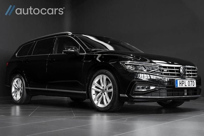 Svart Begagnad 2022 VW Passat Kombi | 378 750 kr (Dyr) - Bild 1/4