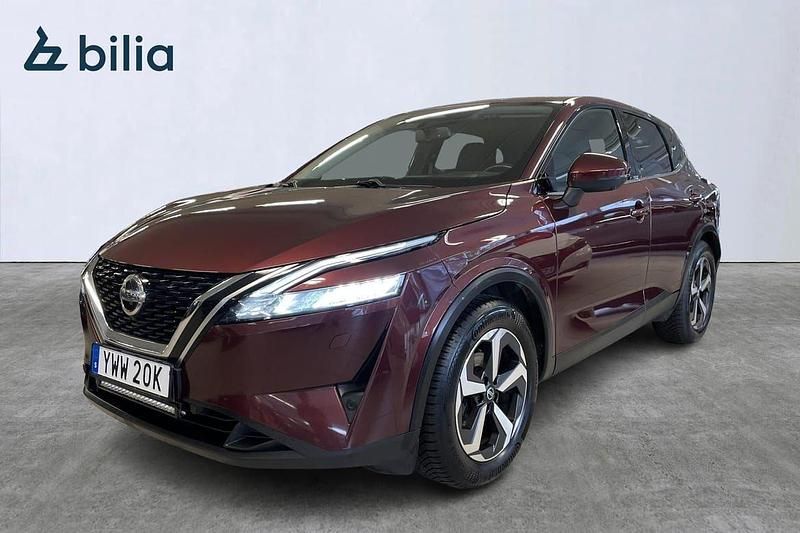 Mörkröd Begagnad 2022 Nissan Qashqai 360º SUV | 299 900 kr (Lite dyr) - Bild 1/4