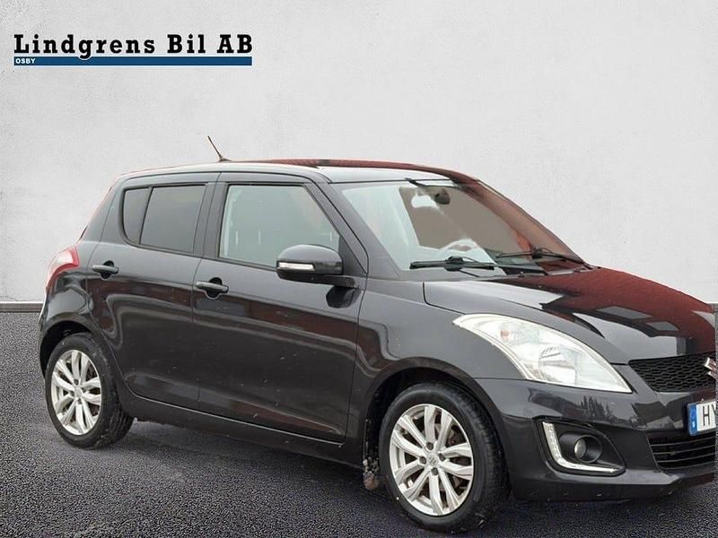 Begagnad Suzuki Swift 94 HK (69 kW) 2015 Svart Halvkombi