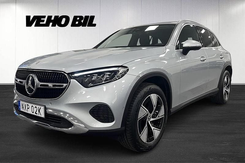 Silver Begagnad 2024 Mercedes GLC300e SUV | 599 000 kr (Superpris) - Bild 1/4