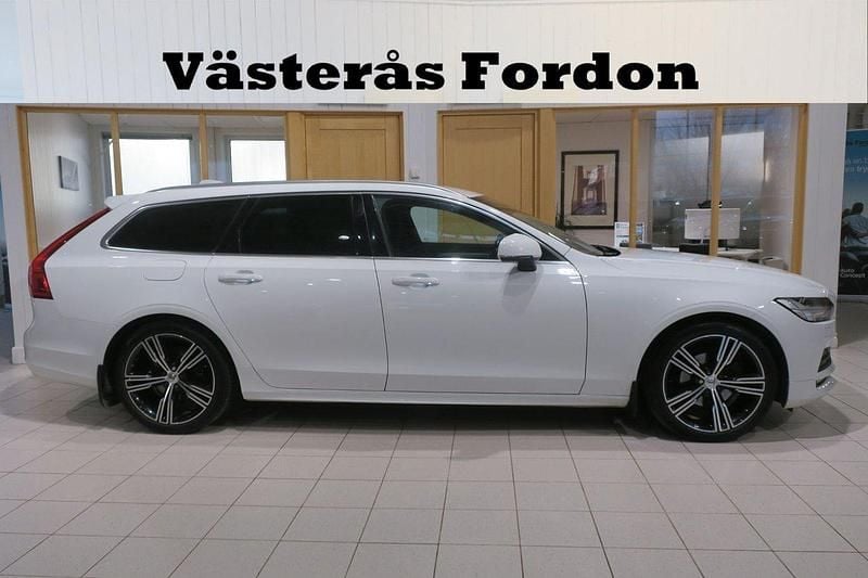 Vit Begagnad 2019 Volvo V90 Momentum Kombi | 249 900 kr (Lite dyr) - Bild 1/4