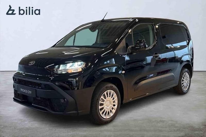 Svart Ny 2025 Toyota Proace City Van | 289 900 kr (Bra pris) - Bild 1/1