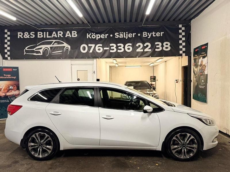 Vit Begagnad 2015 Kia Ceed Sportswagon Comfort Kombi | 104 900 kr (Marknadspris) - Bild 1/4
